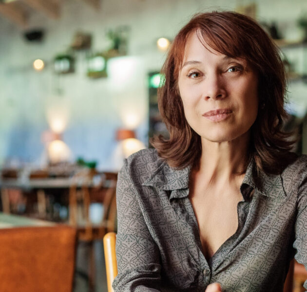Mature woman sitting in restaurant, portrait